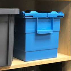 Petit bac avec couvercle...